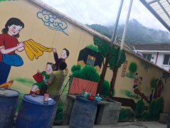 四川天一学院参加精准扶贫联系点新光村村貌打造效果好