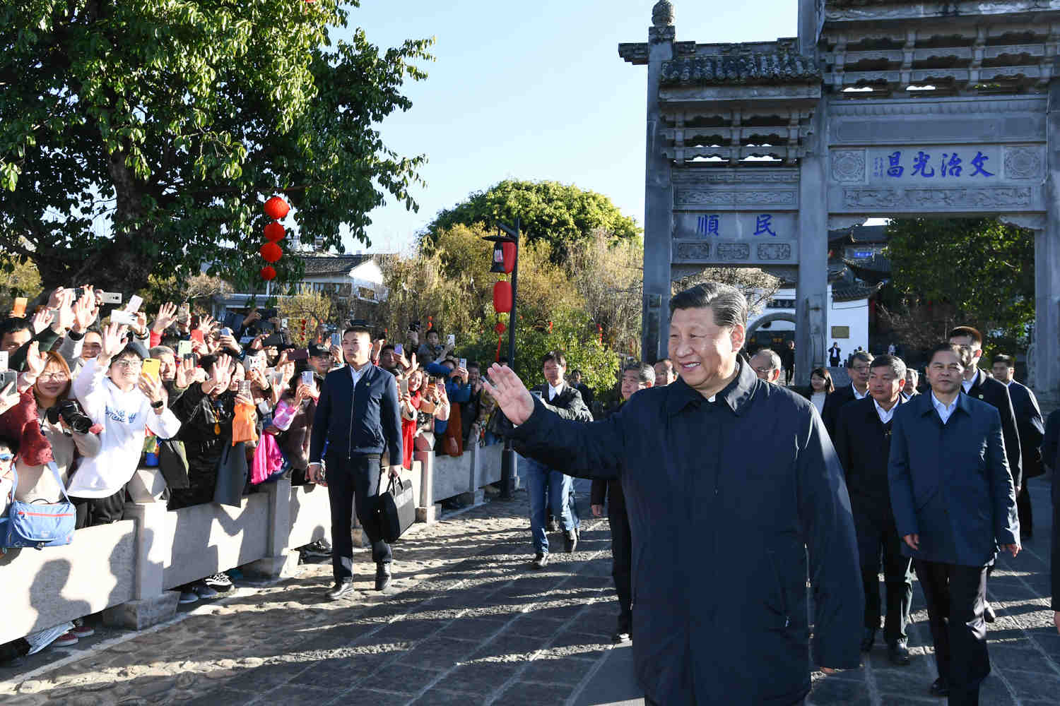 习近平考察腾冲和顺古镇