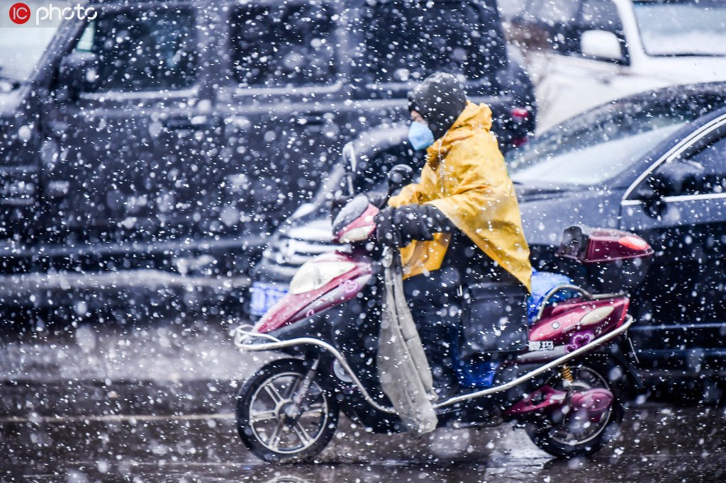 沈阳普降春雪