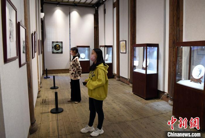 福建举办“守望相助 万众一心——抗疫艺术作品展”