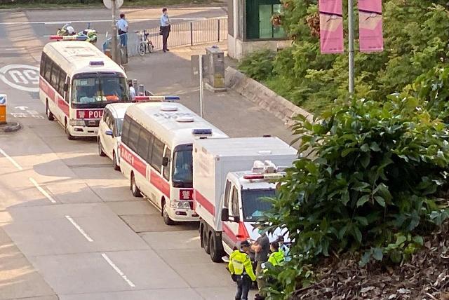 香港警方在空置中学校舍发现爆炸物品及化学原料