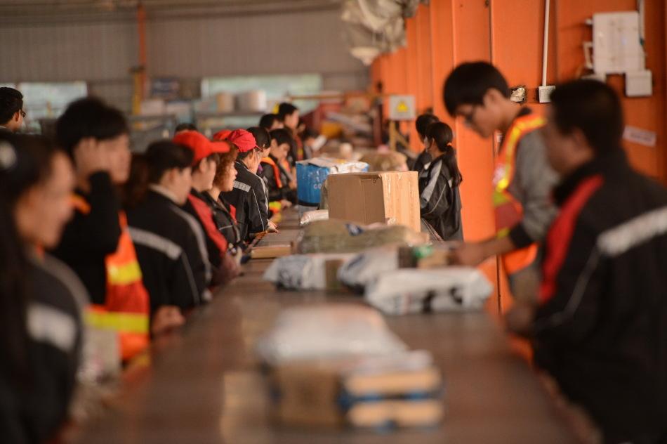 快递巨头集体涨价 这个理由可站不住脚