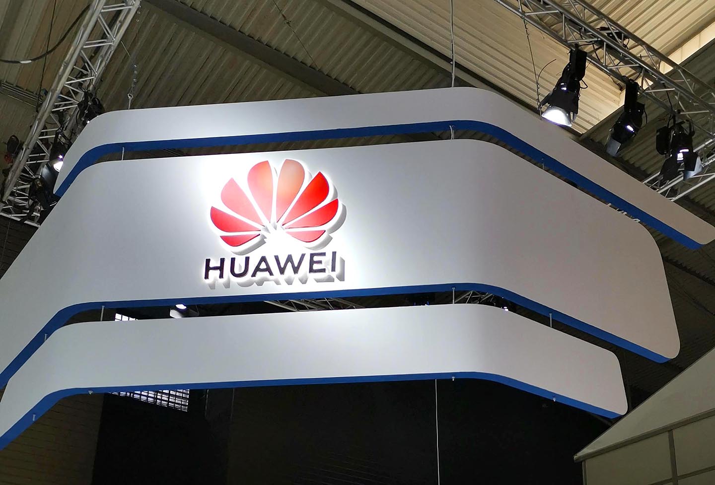 华为回应：强烈反对美国修改产品规则 将给全球产业带来严重冲击