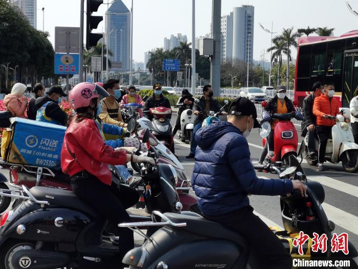 市场监管总局：严查哄抬头盔价格、串通涨价等行为