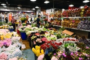 两“节”推动市场回暖 五月鲜花市场在争议中复苏