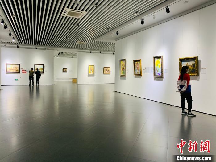 “追忆·时光——乌克兰精品油画展”近百幅画作展异国艺术魅力