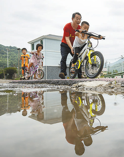 扶贫印记：山坳里的“芋头”书记