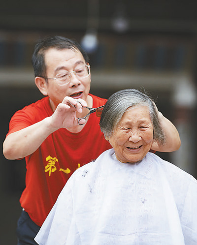 扶贫印记：山坳里的“芋头”书记