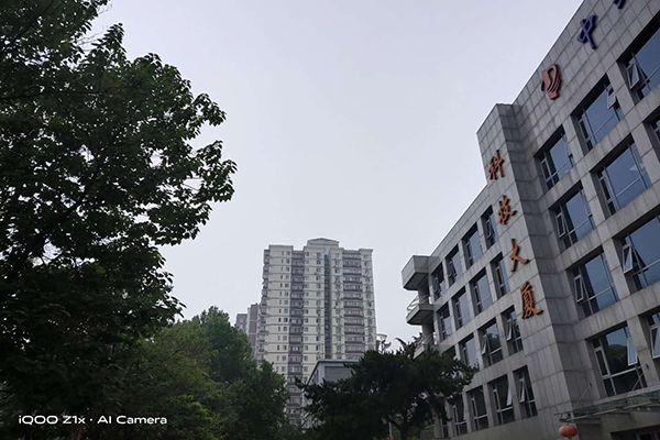 高颜值iQOO Z1x上手体验：支持超强续航+高刷新率的全能选手