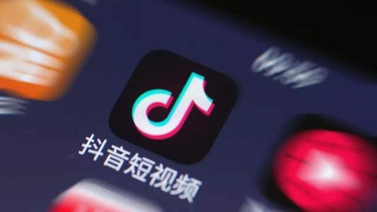 女子打赏主播120余万 老公告上法院要回90万