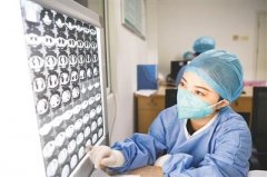 中国医师节——向抗疫的白衣卫士致敬！
