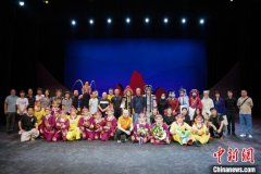 校园新京剧《闻鸡起舞》首演：一线主创助力戏曲进校园