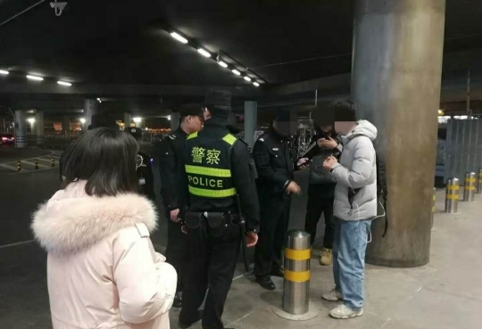 明星代拍产业链：从行程跟踪到代拍吸粉牟利