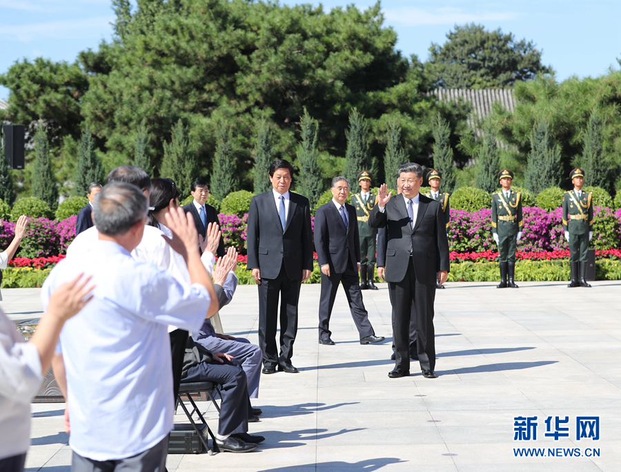 纪念中国人民抗日战争暨世界反法西斯战争胜利75周年向抗战烈士敬献花篮仪式在京举行 习近平李克强栗战书汪洋王沪宁赵乐际韩正