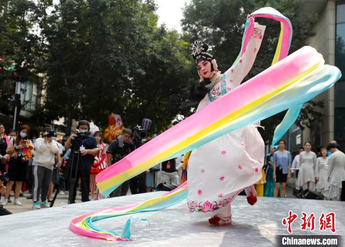8小时户外舞蹈巡游为2020中关村舞剧节揭幕