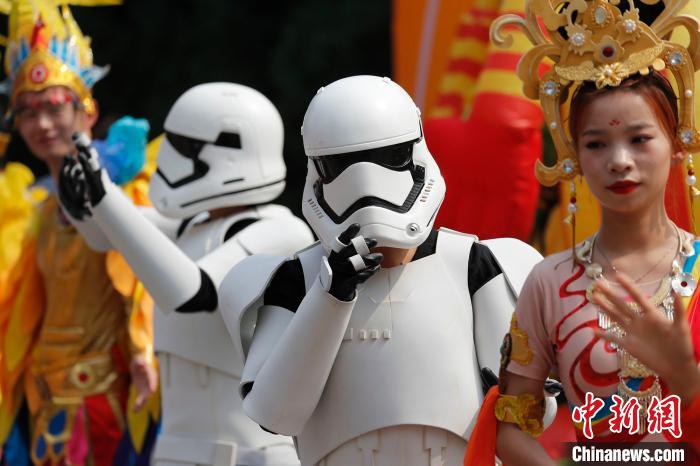 8小时户外舞蹈巡游为2020中关村舞剧节揭幕