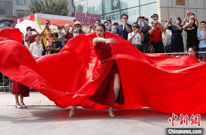 8小时户外舞蹈巡游为2020中关村舞剧节揭幕
