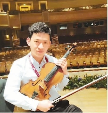 留学生回国用琴弦奏出七彩梦