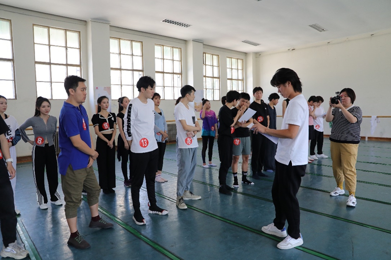阿云嘎主演音乐剧《在远方》开启首轮面试， “快递员”竞争上岗