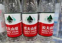 上半年业绩不佳，农夫山泉尾盘跳水，收跌7.5%