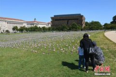 全球新冠死亡人数近百万 美国确诊人数破700万