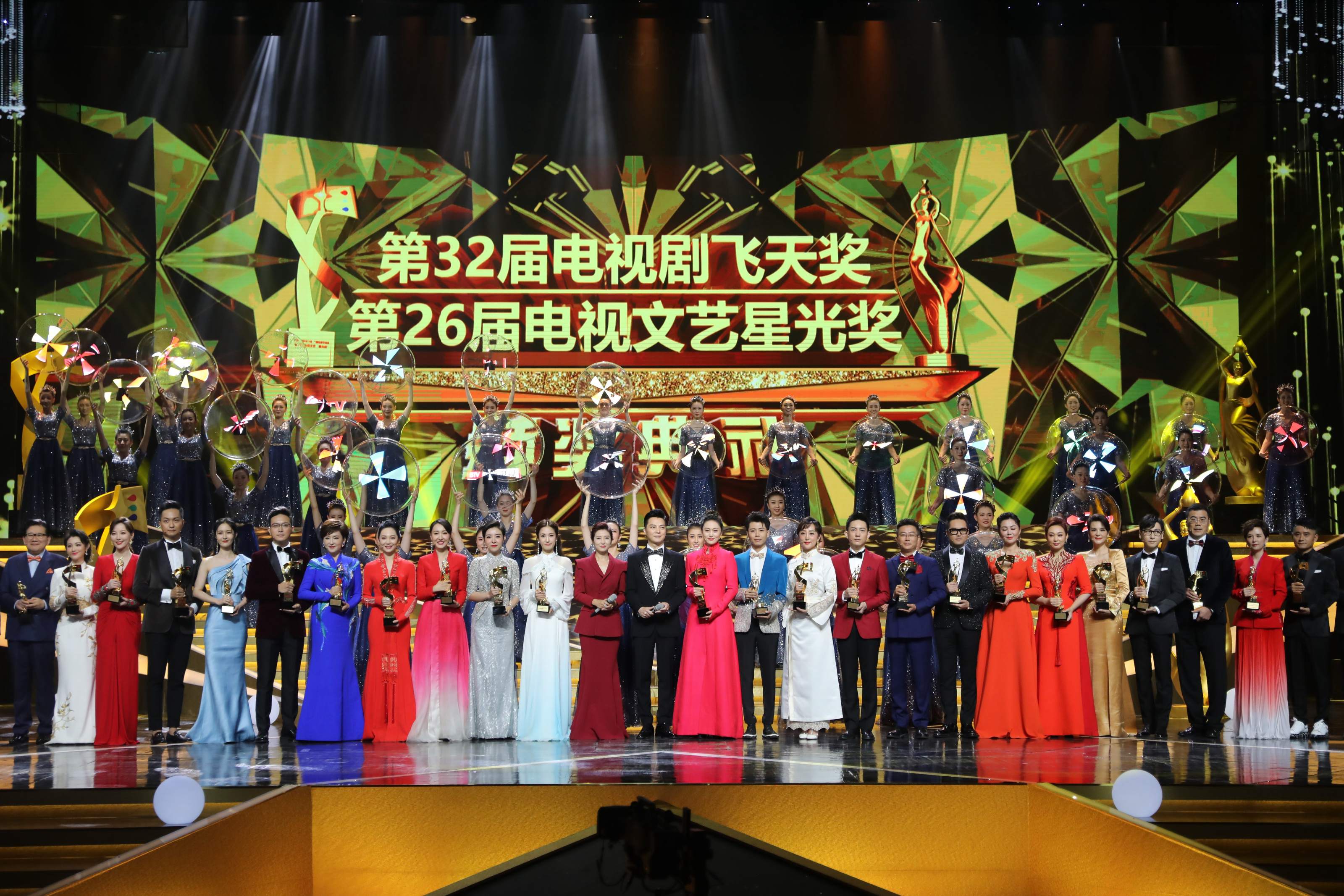 第32届电视剧“飞天奖”揭晓何冰秦海璐分获优秀男女演员奖