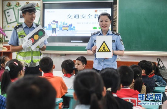 （社会）（3）浙江新昌：交通安全“护苗队”助力学生出行安全