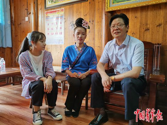 东部校长在西部：台江民族中学校长陈立群