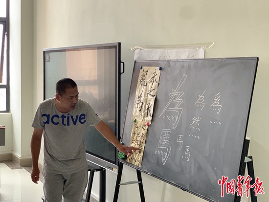 三轮车夫被破格录取博士前后