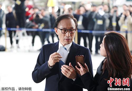 “青瓦台魔咒”再上演 韩前总统李明博获刑17年