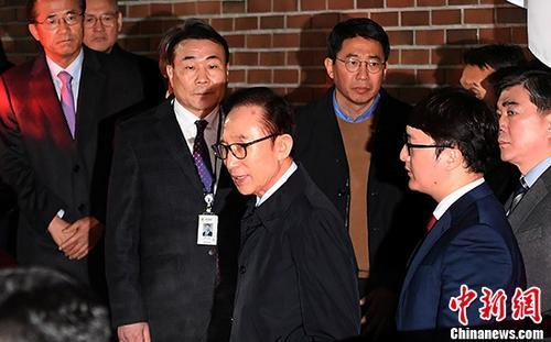 “青瓦台魔咒”再上演 韩前总统李明博获刑17年