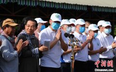 柬埔寨中国商会赴干拉省赈灾 千余受灾民众获救济物资