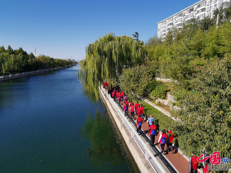 北京东城第六届“行走健康”徒步大会在明城墙遗址公园启动