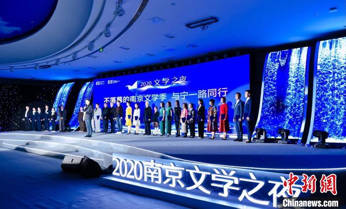 时隔三十五年：文学之都南京的“青春”回来了