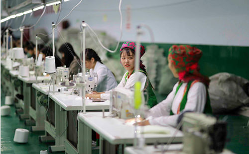 搬离山巅的俄儿村 元气森林“搬”来现代化生活