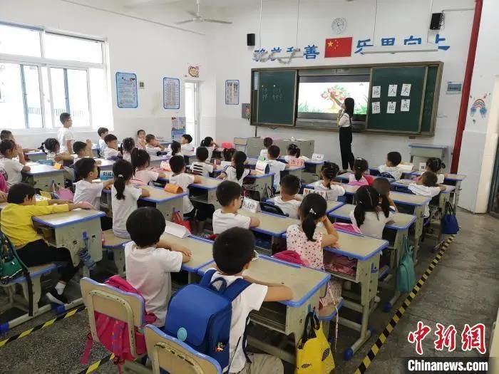 多地发文禁止家长批改作业，一纸禁令能给家长“松绑”吗?