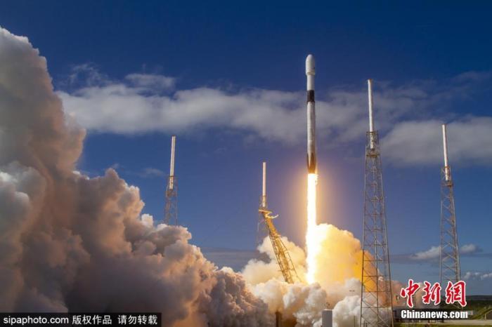 “星链”计划的卫星总数高达3万余颗，可以为全球任何角落提供高速互联网服务。Sipaphoto版权作品 禁止转载