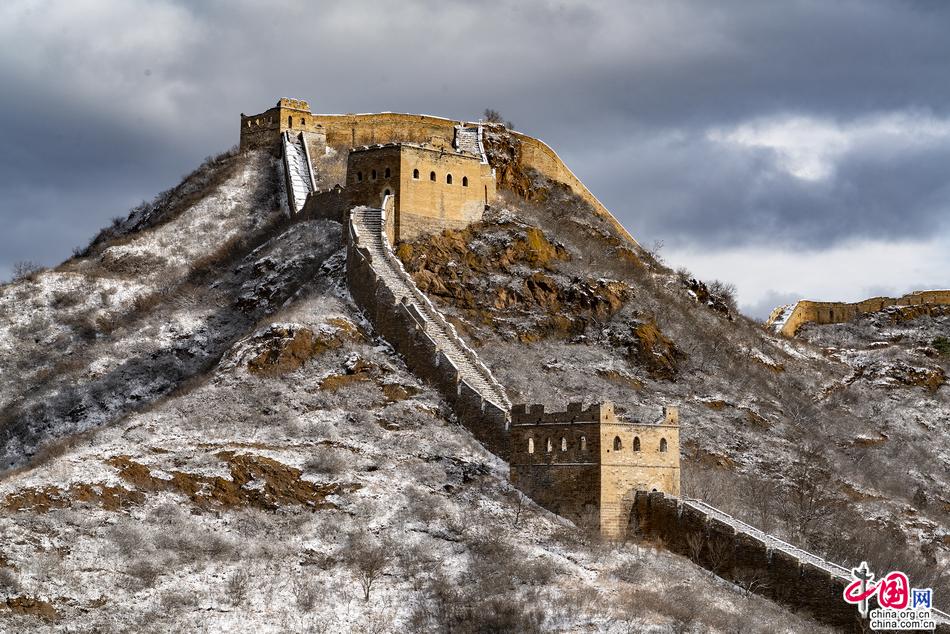 雪舞惊艳金山岭 水墨长城分外妖娆（组图）