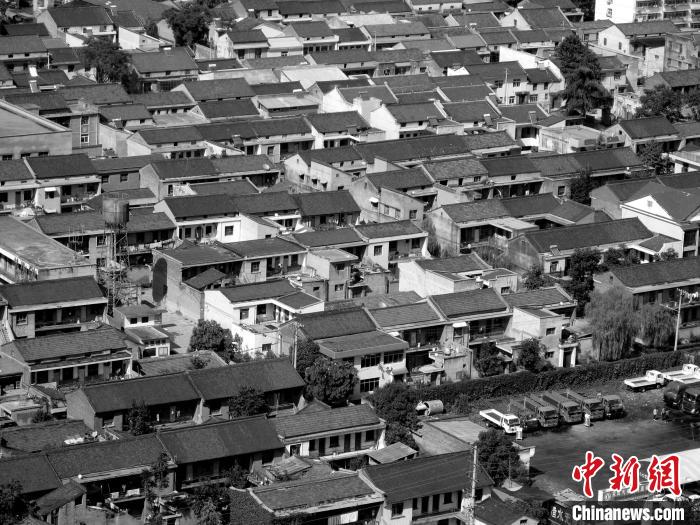 东岭旧村貌(1995年)。　东岭集团供图 摄