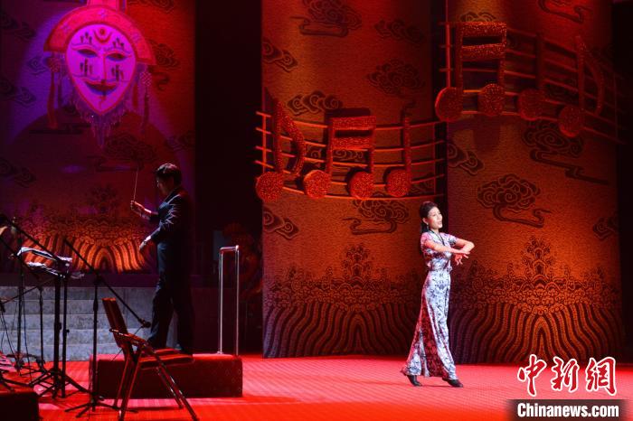 西藏自治区藏剧团成立60周年藏戏音乐会在拉萨举行