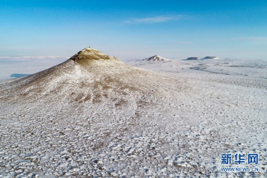 察哈尔火山群雪景如画
