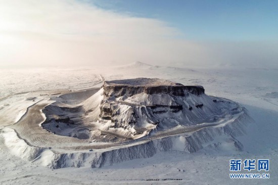 察哈尔火山群雪景如画