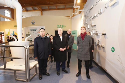 “中瑞合作科技品质典范”—君乐宝乐纯奶粉焕新上市