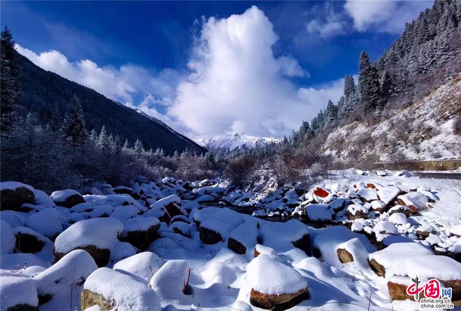 这个冬季 达古冰川的风景真绚色（组图）
