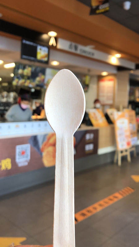 北京餐企限塑“动起来”:打包袋、吸管换装,可降解餐盒排上日程