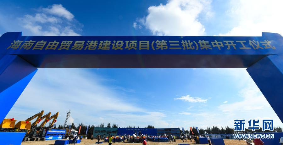 以习近平同志为核心的党中央领航中国为实现第一个百年奋斗目标而奋勇拼搏