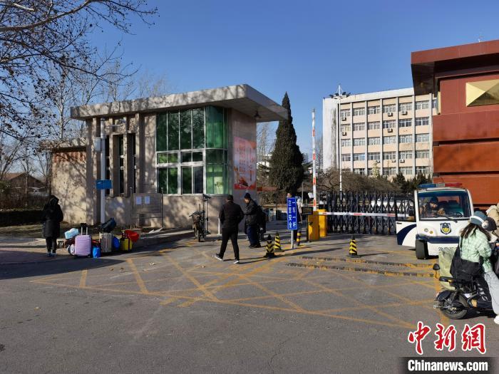 寒假提前来！多地高校要求假期少聚集、返校要报备