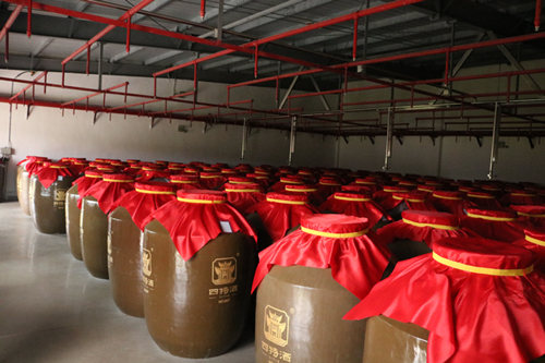 四特酒新万吨酒罐群落成，储酒实力再上新台阶