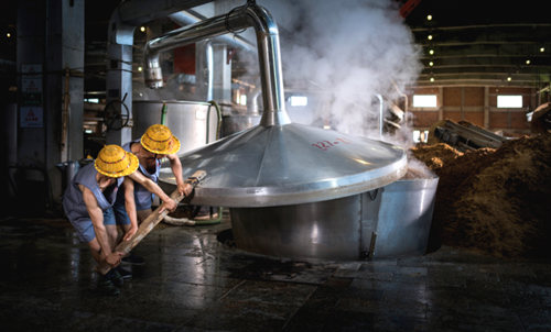 四特酒新万吨酒罐群落成，储酒实力再上新台阶