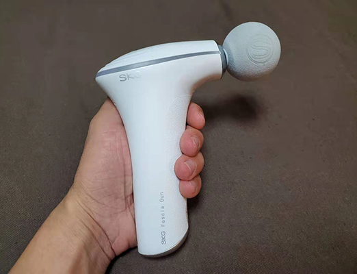 SKG F5热敷按摩筋膜枪开箱体验：研发投入看齐华为、苹果 行业首创热敷功能